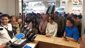 Sebelum Blusukan, Jokowi dan Luthfi Menikmati Kopi Bareng di Banyumas