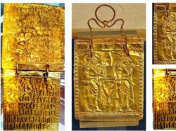 Ternyata Ini Buku Tertua di Dunia, Halamannya Berlapis Emas