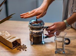 Kopi French Press Banyak Digemari, Segini Kandungan Kafeinnya