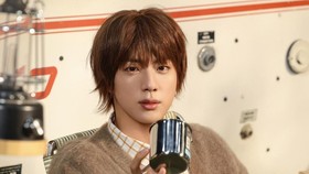 Perempuan Jepang Diserahkan ke Jaksa Imbas Asal Nyosor Cium Jin BTS