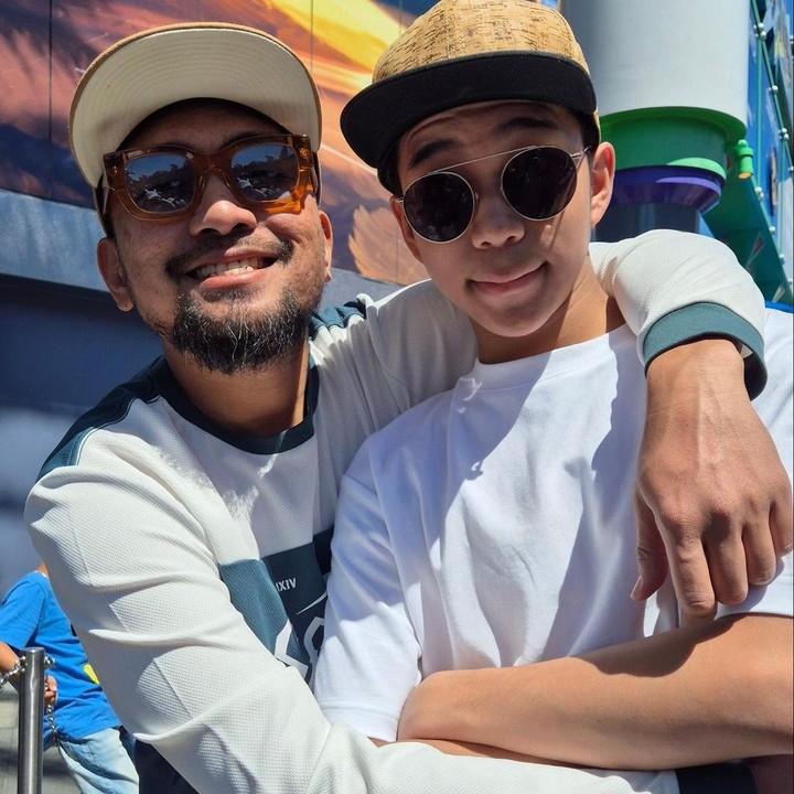 <p>Banyak netizen yang pangling dengan penampilan terbaru Juno, lho. Tidak sedikit yang menyarankan agar Juno mengikuti jejak sang Ayah memasuki dunia hiburan. "Sudah bisa diajak<em> casting</em> tuh pak," kata seorang netizen. "Mas Juno cakep amattt," ujar netizen lainnya. (Foto: Instagram: @imamdarto)</p>