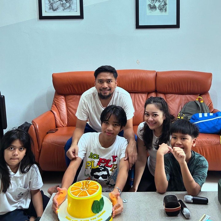 <p>Tidak hanya Darto, Tika turut mengucapkan ulang tahun untuk putra sulungnya itu. Ia berharap agar seluruh cita-cita Juno bisa terwujud. (Foto: Instagram: @tika.hendarto)</p>