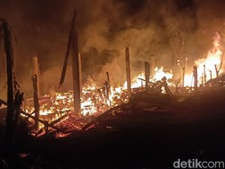 Kebakaran Ludeskan Gudang Kayu dan Mebel Barang Antik di Probolinggo