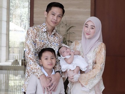 Terpopuler: Potret Larissa Chou dan Suami Kompak Urus Anak