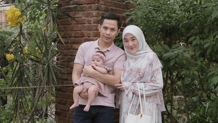 Larissa Chou dan suaminya Ikram Rosadi