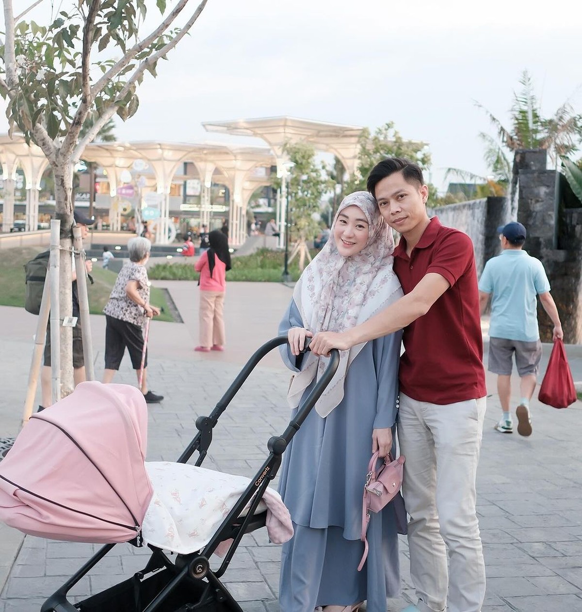 Larissa Chou dan suaminya Ikram Rosadi