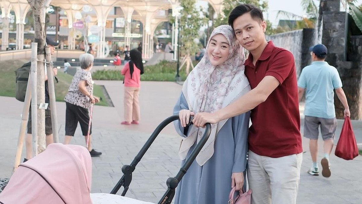 Larissa Chou dan suaminya Ikram Rosadi