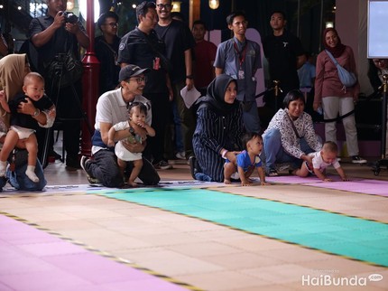 7 Potret Kemeriahan Grand Final Lomba Merangkak Olimpiade Balita, Seru Banget Bun!