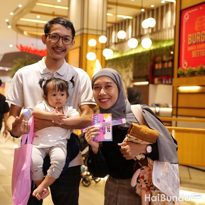 <p>Sebelumnya, lomba merangkak diikuti oleh 500 lebih peserta pada babak penyisihan yang diadakan di Transmart Cempaka Putih pada Sabtu (26/11/2024). Dari babak tersebut, ada 25 peserta yang dinyatakan lolos untuk mengikuti grand final. (Foto: Muhammad Hafizh Muharrom)</p>