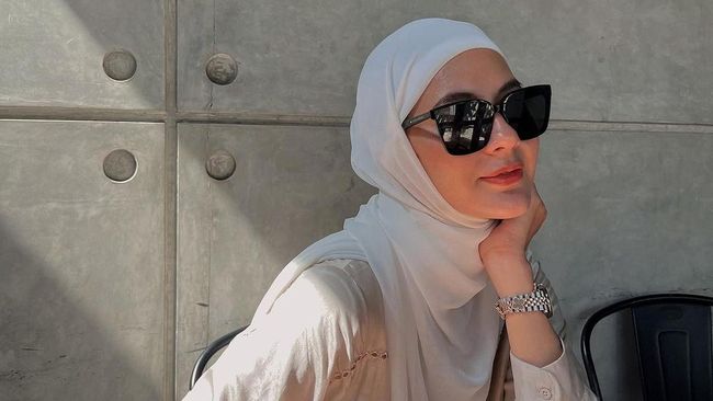 Cerita Hijrah Paula Verhoeven, Awalnya Takut Meninggal hingga Akhirnya Mantap Berhijab