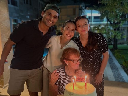 5 Potret Pevita Pearce dan Suami Rayakan Ultah Sang Nenek, Ungkap Pesan Haru saat Kenang Mendiang Ayah