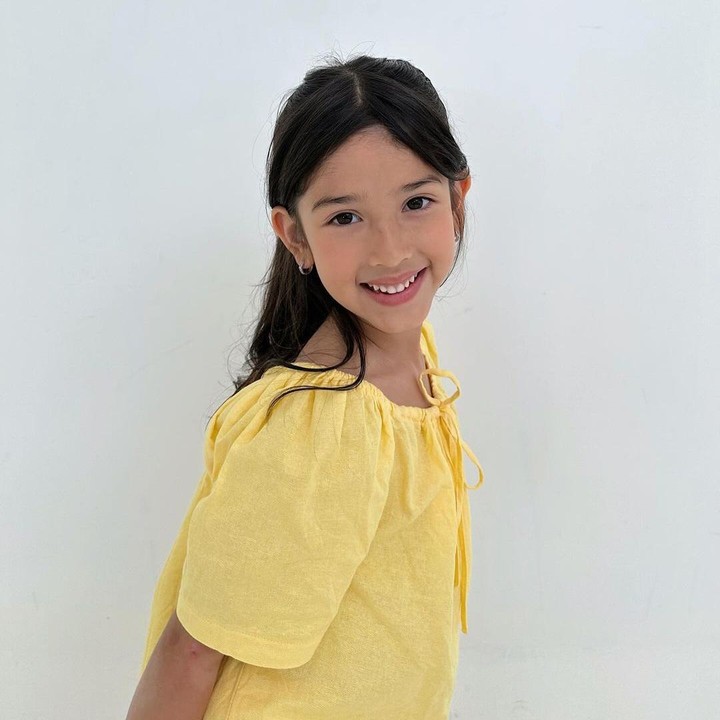 <p>Putri sulung Yasmine Wildblood, Seraphina Rose Sumarnaningsih Soerjosoemarno, selalu menarik perhatian netizen, Bunda. Tidak hanya memiliki paras yang cantik, dirinya juga dikenal sangat berprestasi, lho. (Foto: Instagram: @yaswildblood)</p>