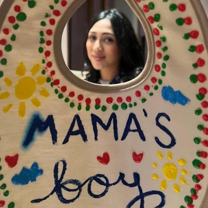 <p><em>Baby shower</em> yang serba berwarna biru ini lantas dianggap sebagai kode bahwa Ririn akan segera dikaruniai bayi berjenis kelamin laki-laki. Hal ini pun diperkuat dengan salah satu foto Ririn yang disandingkan dengan tulisan '<em>Mama's boy</em>'. (Foto: Instagram @ririnpuradiredja)</p>