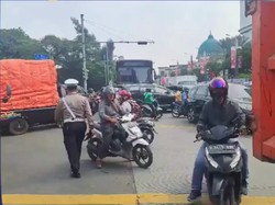 Lalu Lintas di Pluit Macet gara-gara Truk Terguling