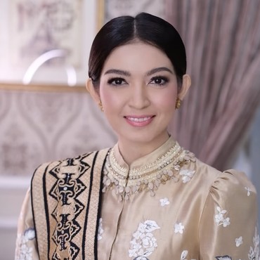 Intip Gaya Rambut Selvi Ananda & Erina Gudono Saat Sambut Tahun Baru 2025