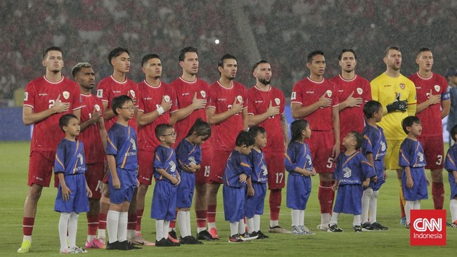 Kekuatan Timnas Indonesia bertambah setelah Emil Audero, Joey Pelupessy, dan Dean James resmi pindah federasi. Berikut prediksi susunan pemain Timnas Indonesia.