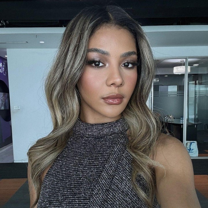 <p>Mantan aktris cilik lain yang juga kini tampil cantik dan manglingi adalah Zsa Zsa Utari. Perempuan yang mengawali karier di usia tujuh tahun ini tumbuh menjadi aktris dewasa dengan gaya penampilan cantik dan eksotis. Zsa Zsa juga masih aktif membintangi film dan serial web, Bunda. (Foto: Instagram @zsazsautari)</p>