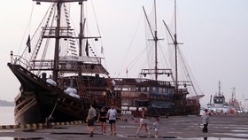 Ramai Turis Pergi dari Labuan Bajo Pakai Kapal Imbas Erupsi Lewotobi