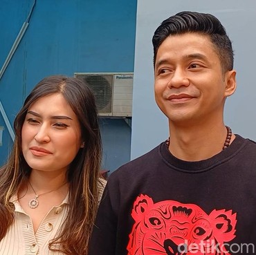 Angbeen Rishi Curhat soal Jiwa yang Hancur, Rumah Tangga dengan Adly Fairuz Retak?