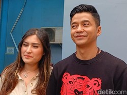 Suka Duka Angbeen Rishi dan Adly Fairuz Jualan Peyek hingga Sambal Cumi
