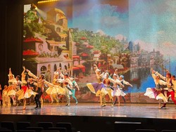 Bernuansa Internasional, Pertunjukan Balet Le Corsaire Digelar di Taman Ismail Marzuki