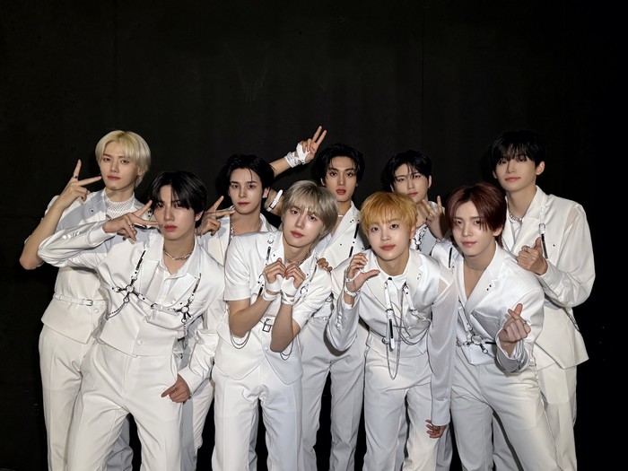 CRAVITY debut di tengah pandemi COVID-19. Ya, boy group Korea naungan STARSHIP Entertainment ini memulai kariernya pada 14 April 2020 dengan merilis album mini pertama, ‘SEASON 1 REMEMBER WHO WE ARE’./ Foto: x.com/CRAVITYstarship