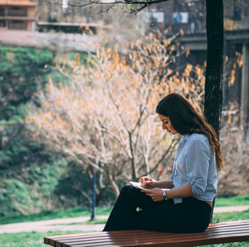 Mau Jalan-jalan Sendiri? Ini 5 Ide Solo Date yang Dijamin Bikin Bahagia