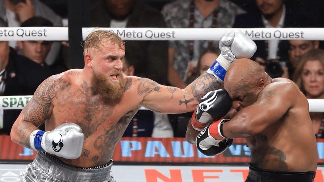 Hampir seluruh penggemar tinju di seluruh dunia sedih menyaksikan kekalahan mengenaskan Mike Tyson dari Jake Paul dalam duel tinju di Texas, Sabtu (16/11).