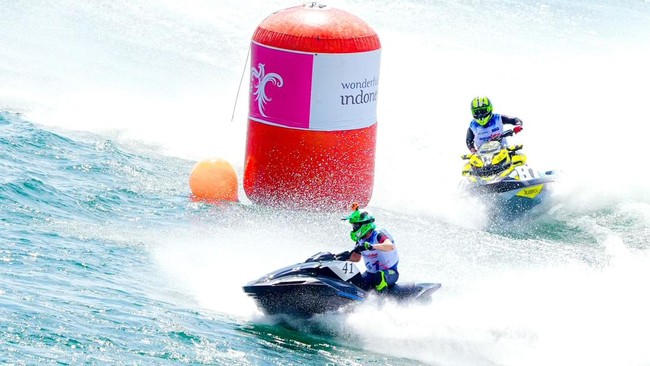 Atlet Jepang Hajime Isahai berhasil meraih kemenangan di Simalungun Cup yang menjadi seri terakhir Aquabike Jetski World Championship 2024.