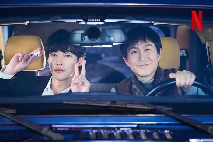 Meski sudah merusak acara pernikahan Jae Mi dan Eo Heung, terlihat Hae Joo bersama Eo Heung bersama di mobil. Membuat cerita ini sebenarnya haru sekaligus dilengkapi sentuhan komedi./ Foto: Netflix Korea
