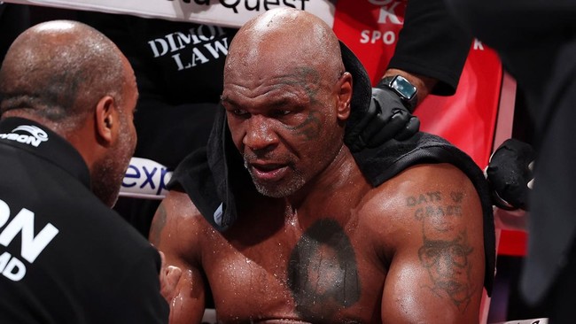 Mantan pelatih Mike Tyson, Teddy Atlas, mendukung The Iron Mike kembali bertarung setelah kalah dari Youtuber, Jake Paul.