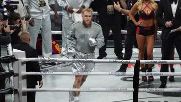 Update Eksklusif Olahraga CNN : Joe Rogan: Dihantam Joshua, Banyak Kerusakan di Dalam Kepala Jake Paul