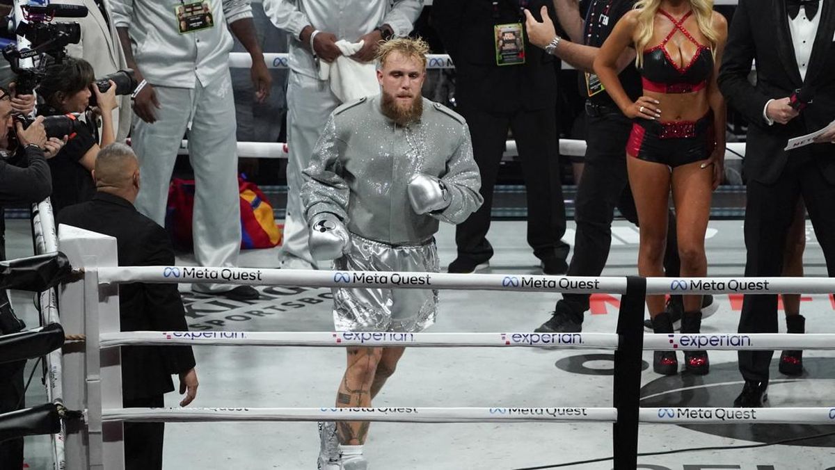 Joe Rogan: Dihantam Joshua, Banyak Kerusakan di Dalam Kepala Jake Paul