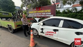 Mobil Berstiker Relawan 'Andika-Hendi' Kecelakaan Tunggal di Semarang