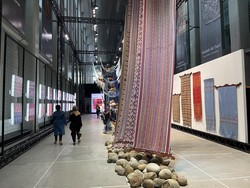 Kerennya Pameran The Flying Cloth, saat Sejarah dan Fashion Bertemu