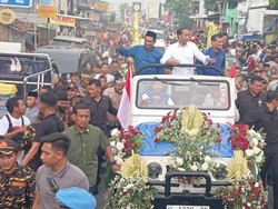 Pawai Jokowi & Luthfi-Yasin Lanjut di Tegal, Disambut Antusiasme Warga
