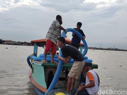 Manis Getir Para Pencari Harta Karun di Sungai Musi