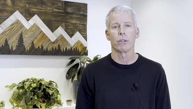 Chris Wright menilai ejolak harga energi akibat konflik tak akan berlangsung lama. Pasokan minyak dunia disebut melimpah dan produksi energi AS di level rekor.