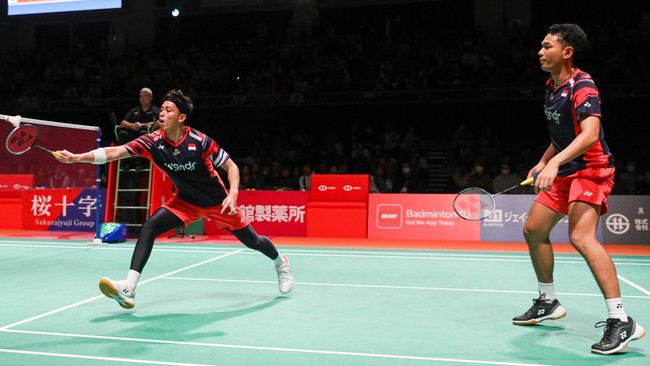 Ganda putra Indonesia Fajar Alfian/Muhammad Rian Ardianto kalah dramatis dari wakil Malaysia, Goh Sze Fei/Nur Izzudin di babak semifinal World Tour Finals 2024.