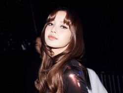 Lisa BLACKPINK Cicip Rendang dan Jajanan Kaki Lima Next Level