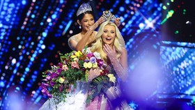 FOTO: Senyum Rekah Victoria Kjaer Theilvig, Miss Universe 2024