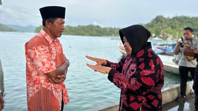 Risma mengajak para nelayan untuk mengikuti program pelatihan pasca panen sebagai solusi agar hasil tangkapan ikan dapat memiliki nilai jual yang lebih tinggi.