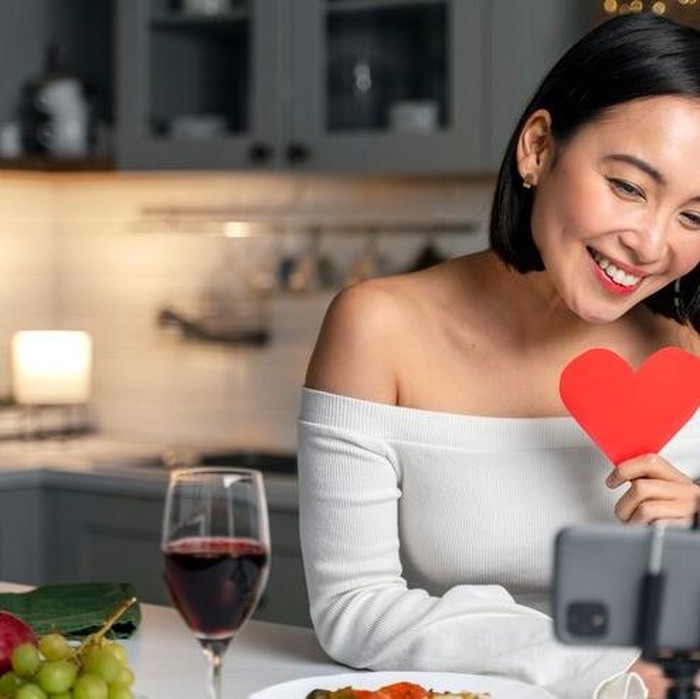 Ragam ide kencan virtual untuk pasangan LDR/Foto: Freepik.com