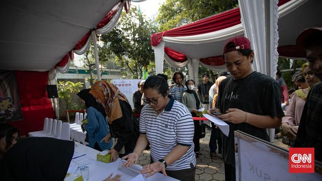 Masyarakat Indonesia akan menggunakan hak pilihnya dalam Pilkada 2024. Lantas, Pilkada 27 November libur atau tidak? Begini aturannya.