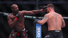 Jon Jones Resmi Pensiun, Gelar Juara Dunia UFC Jatuh ke Aspinall