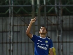 Tatapan Percaya Diri Adam Alis