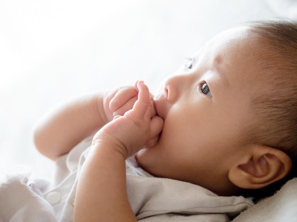 Hentikan Kebiasaan Bayi Mengisap Jempol Tangan, Bisa Ubah Posisi Gigi Bun