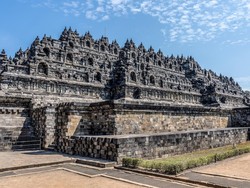 Candi Borobudur Ditutup untuk Wisatawan Saat Kunjungan Presiden Prancis Macron