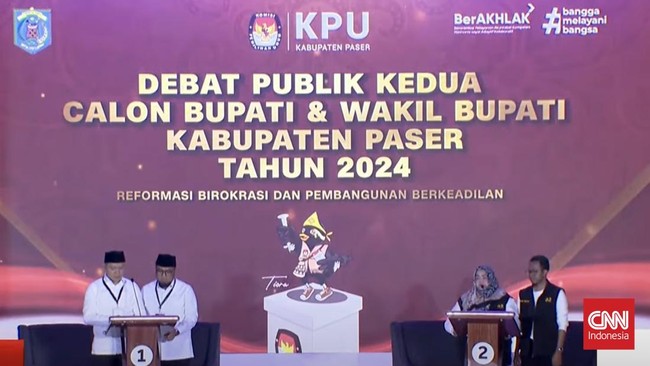 Pasangan calon Fahmi Fadli-Ikhwan Antasari dan Syarifah Masitah Assegaf-Denni Mappa saling beradu gagasan untuk penanganan kemiskinan.