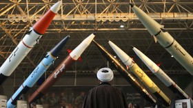 FOTO: Rudal-Drone Iran Mejeng Saat Konflik Timteng Kian Memanas